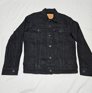 LEVIS Mens Black Denim Trucker Jacket size Medium gently used like new condition